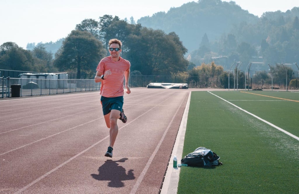 What are the benefits of interval training for runners?