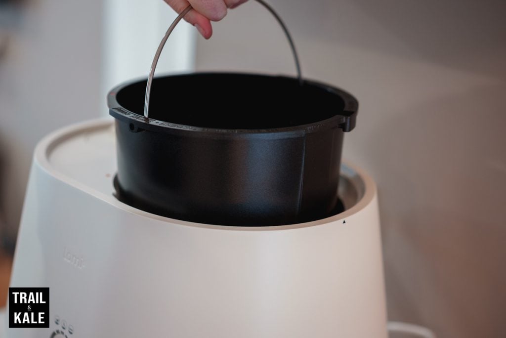 the 3L capacity compost bucket
